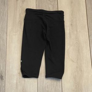 Lululemon Black Crop Stretch Leggings size 6